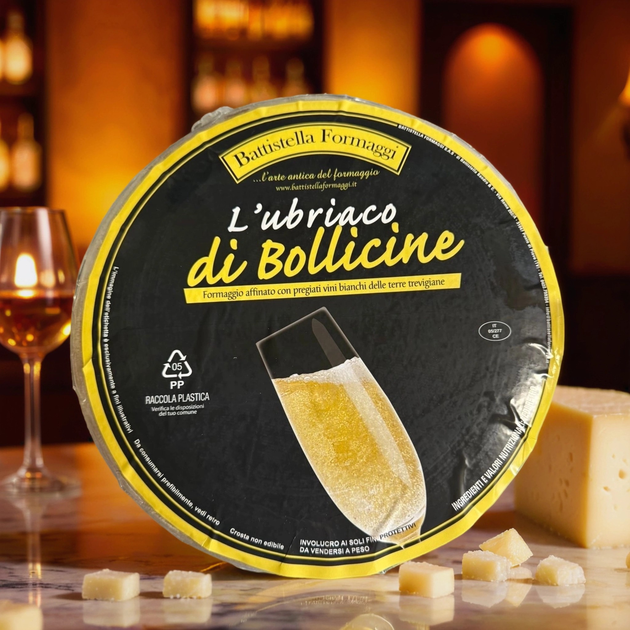 Сыр выдержанный в шампанском L'UBRIACO DI BOLLICINE, Battistella, 1000 гр.